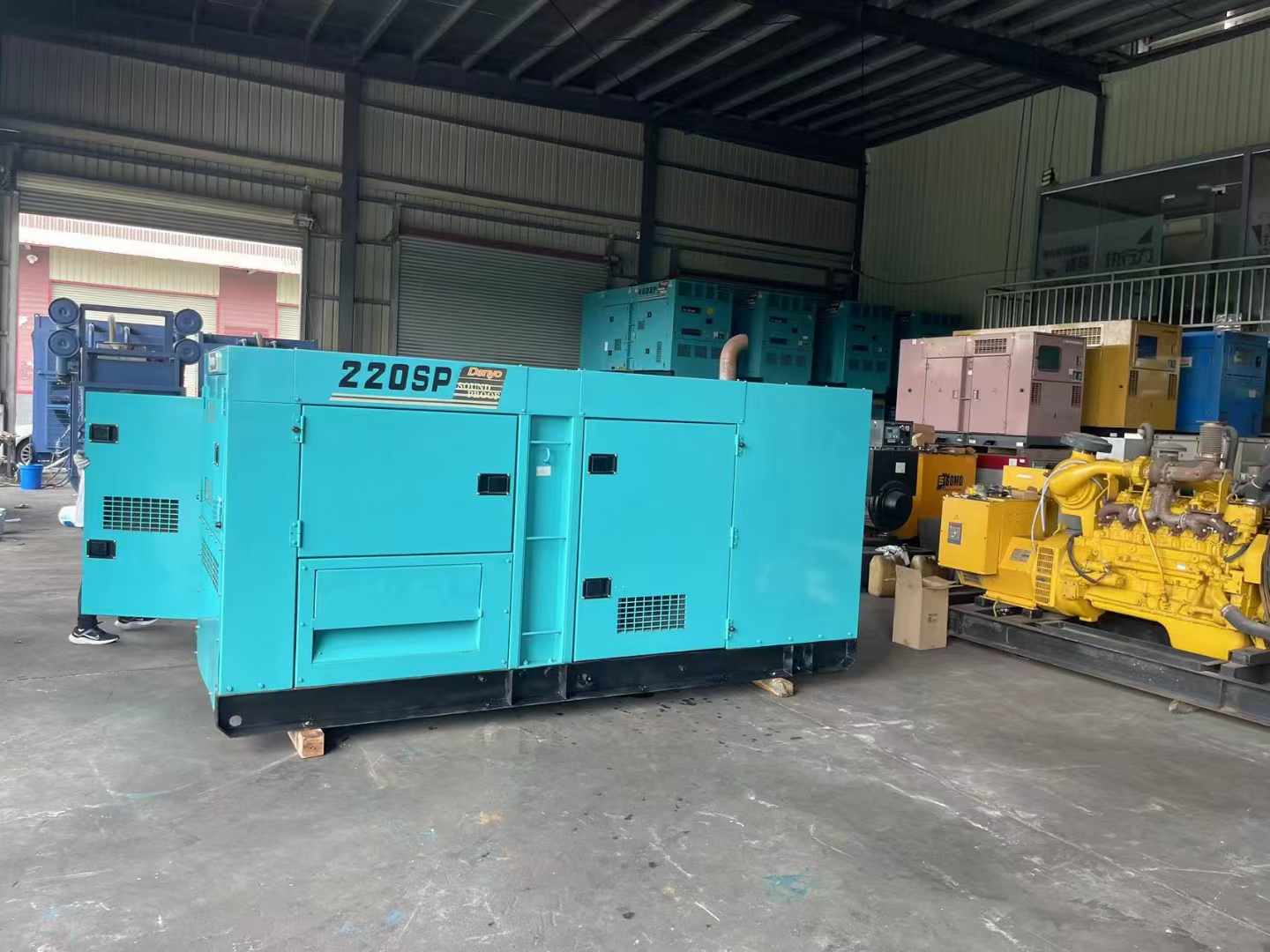 山海关柴油发电机组长期不间断运行时，如何监控其温度和压力？