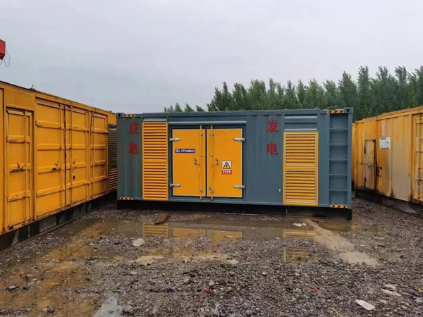 山海关柴油发电机如何判断干式空气滤清器是否需要更换？